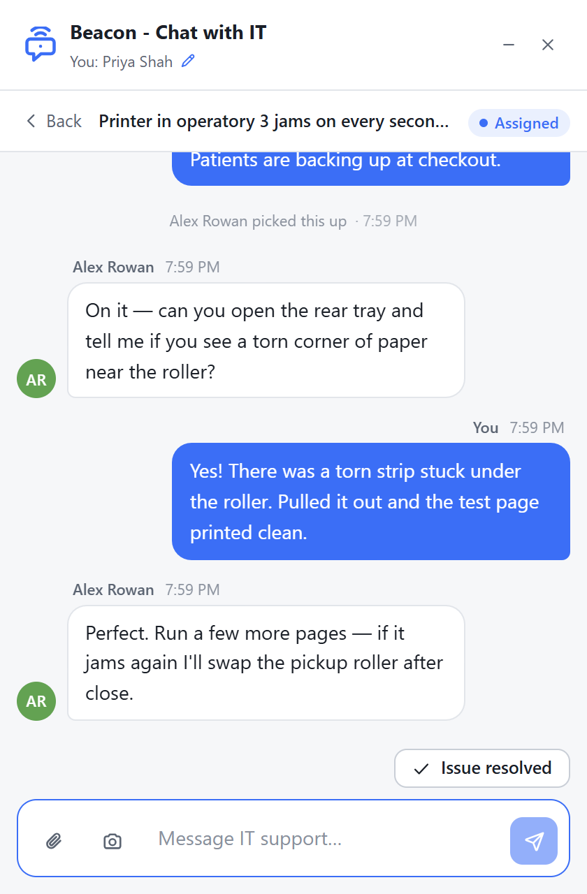 Beacon end-user widget: a chat with IT, identified automatically, with an Issue Resolved button